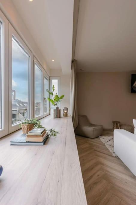 Juan - Stijlvol Appartement Met Uitzicht Op De Kaai Остенде Екстериор снимка