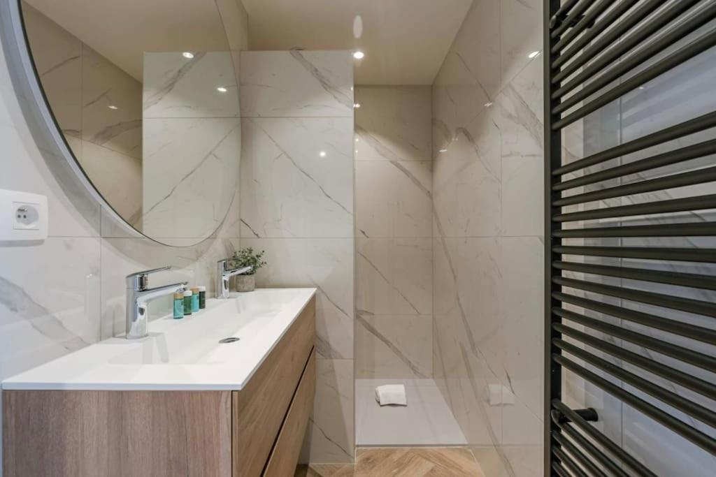 Juan - Stijlvol Appartement Met Uitzicht Op De Kaai Остенде Екстериор снимка